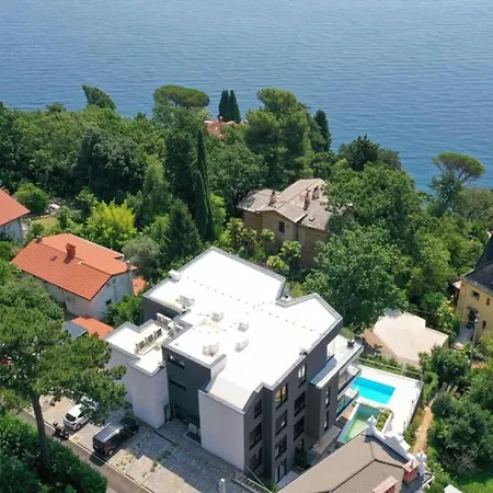 Marena - Trees To Seas Luxury Escape