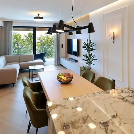 Marena - Trees To Seas Luxury Escape *